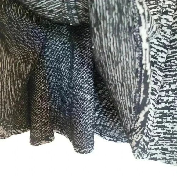 Aqua Women's Black & White Poly/Spandex Abstract Knit Flared Skirt - Picture 5 of 8